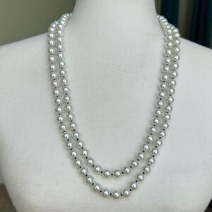 White House black market, faux Pearl necklace